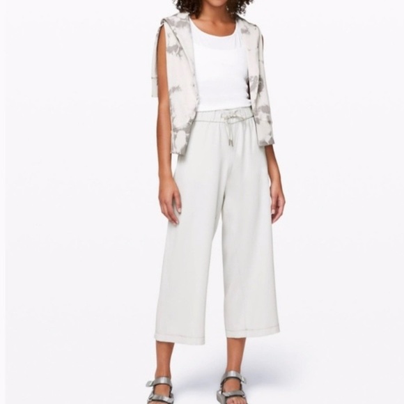 Lululemon On The Fly Wide Leg 78 Pants 